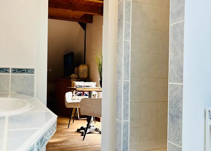 شقة B E D & A G E D E S I G N -large- Wunderschoenes Mit Bad - Rechnungserstellung Fuer Geschaeftsreisende & Firmen *