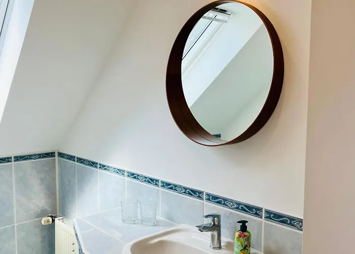 B E D & A G E D E S I G N -large- Wunderschoenes Mit Bad - Rechnungserstellung Fuer Geschaeftsreisende & Firmen *